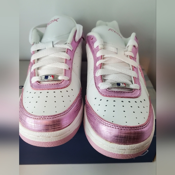 New old stock 2008AuthenticReebok mlb clubhouse shimmer pink Womens 7.5 UK - Picture 2 of 11